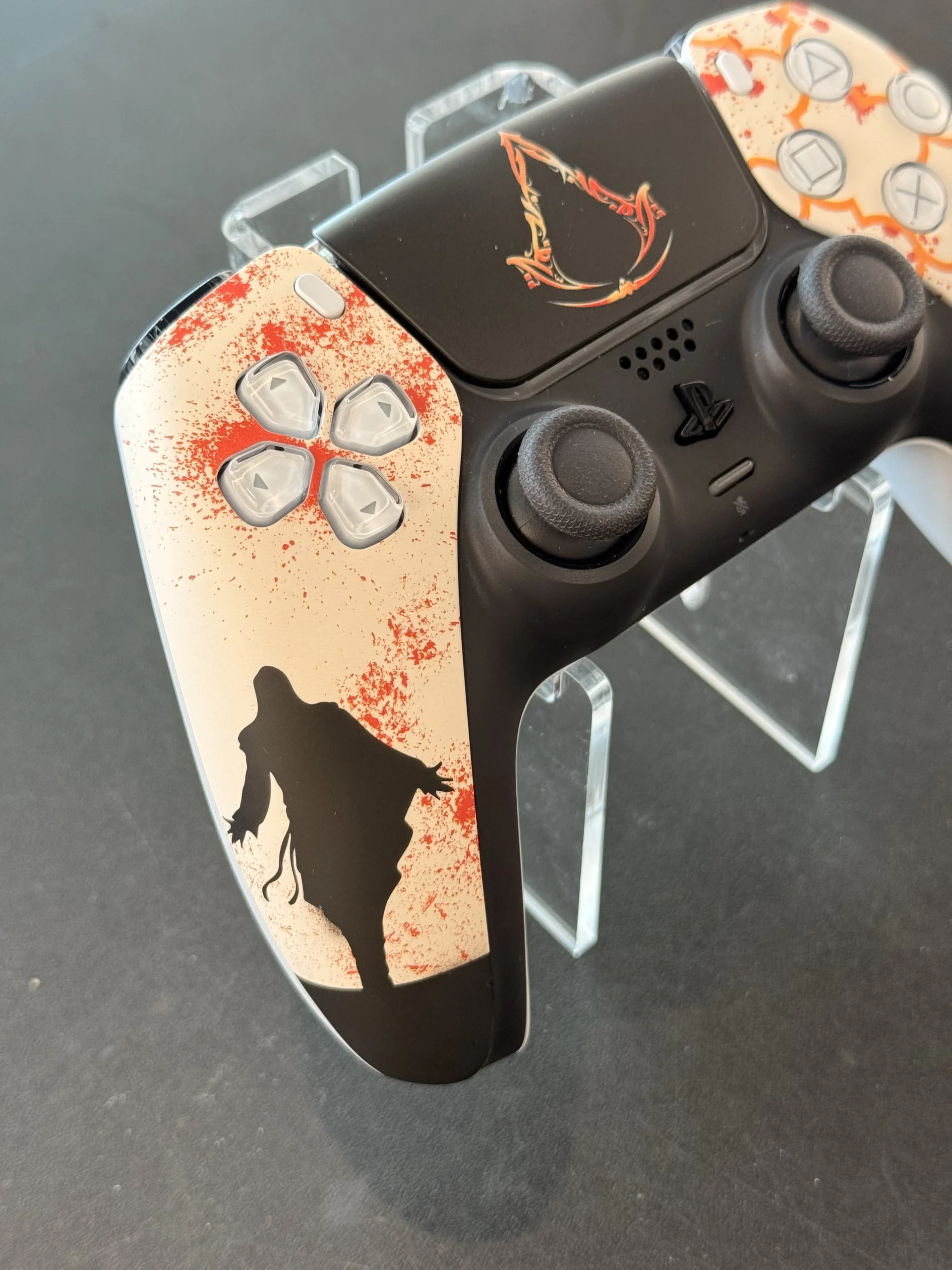 PS5 Controller mit TMR Hall-Effect-Sticks - "Assasin's Creed" • Konsolenservice.at PS5 Controller mit TMR Hall-Effect-Sticks - "Assasin's Creed"