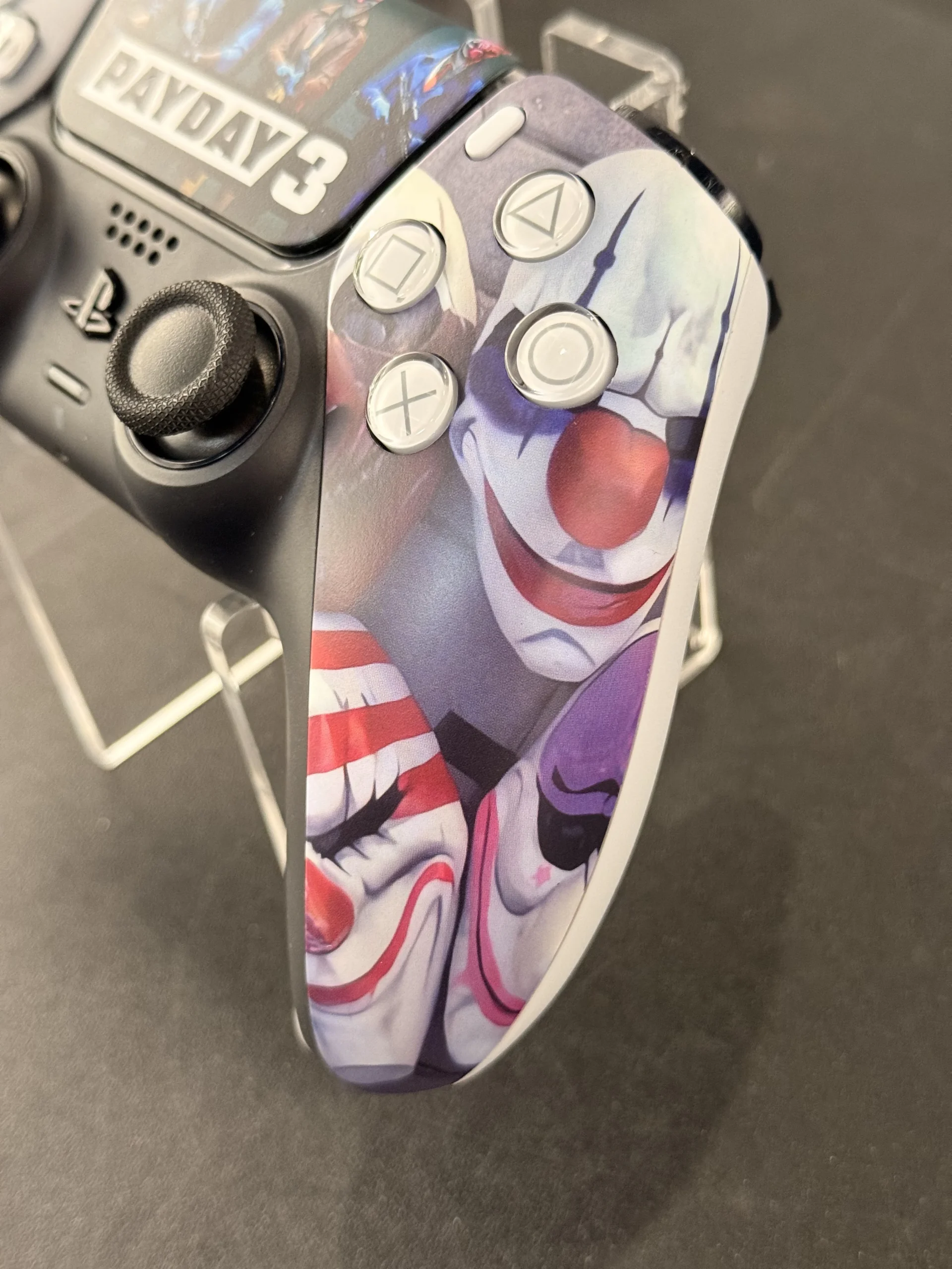 PS5 DualSense Controller – "payday 3" mit TMR Hall-Effect-Sticks • Konsolenservice.at PS5 DualSense Controller – "payday 3" mit TMR Hall-Effect-Sticks