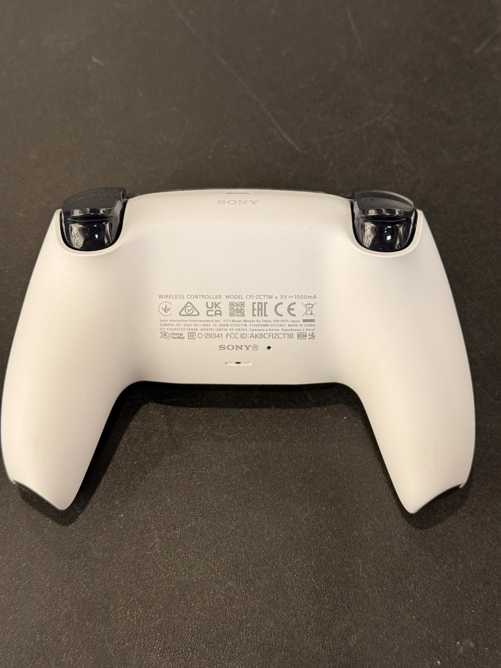 PS5 DualSense Controller – "payday 3" mit TMR Hall-Effect-Sticks • Konsolenservice.at PS5 DualSense Controller – "payday 3" mit TMR Hall-Effect-Sticks